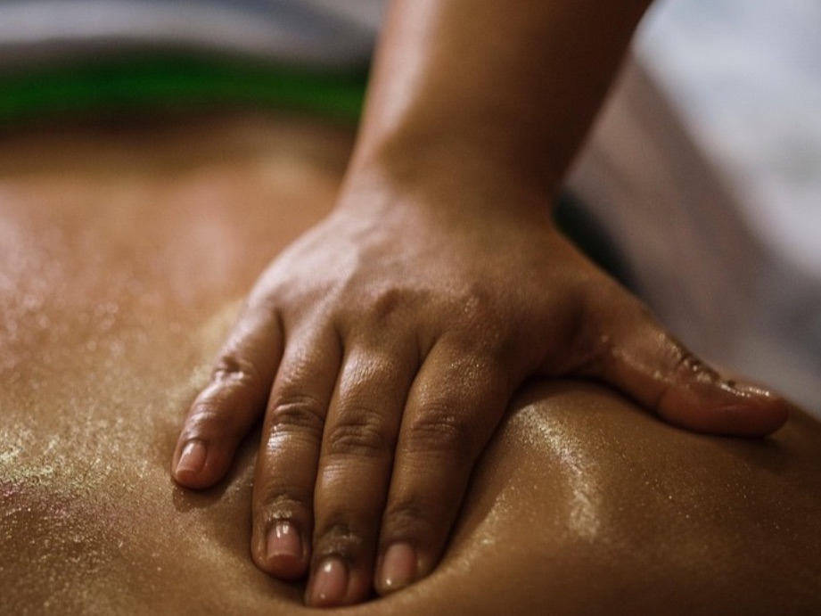 Consulter les créneaux disponibles pour le massage à l'huile relaxante chez Leela